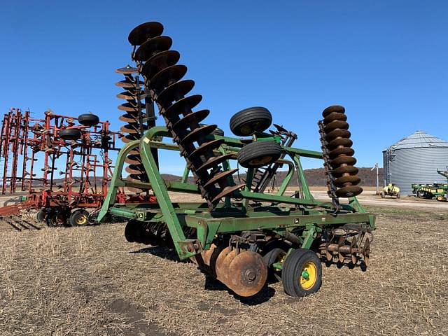 Image of John Deere 335 equipment image 2