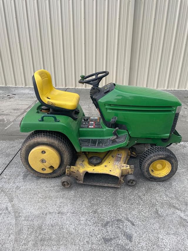Image of John Deere 335 equipment image 1