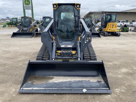 Image of John Deere 335P equipment image 1