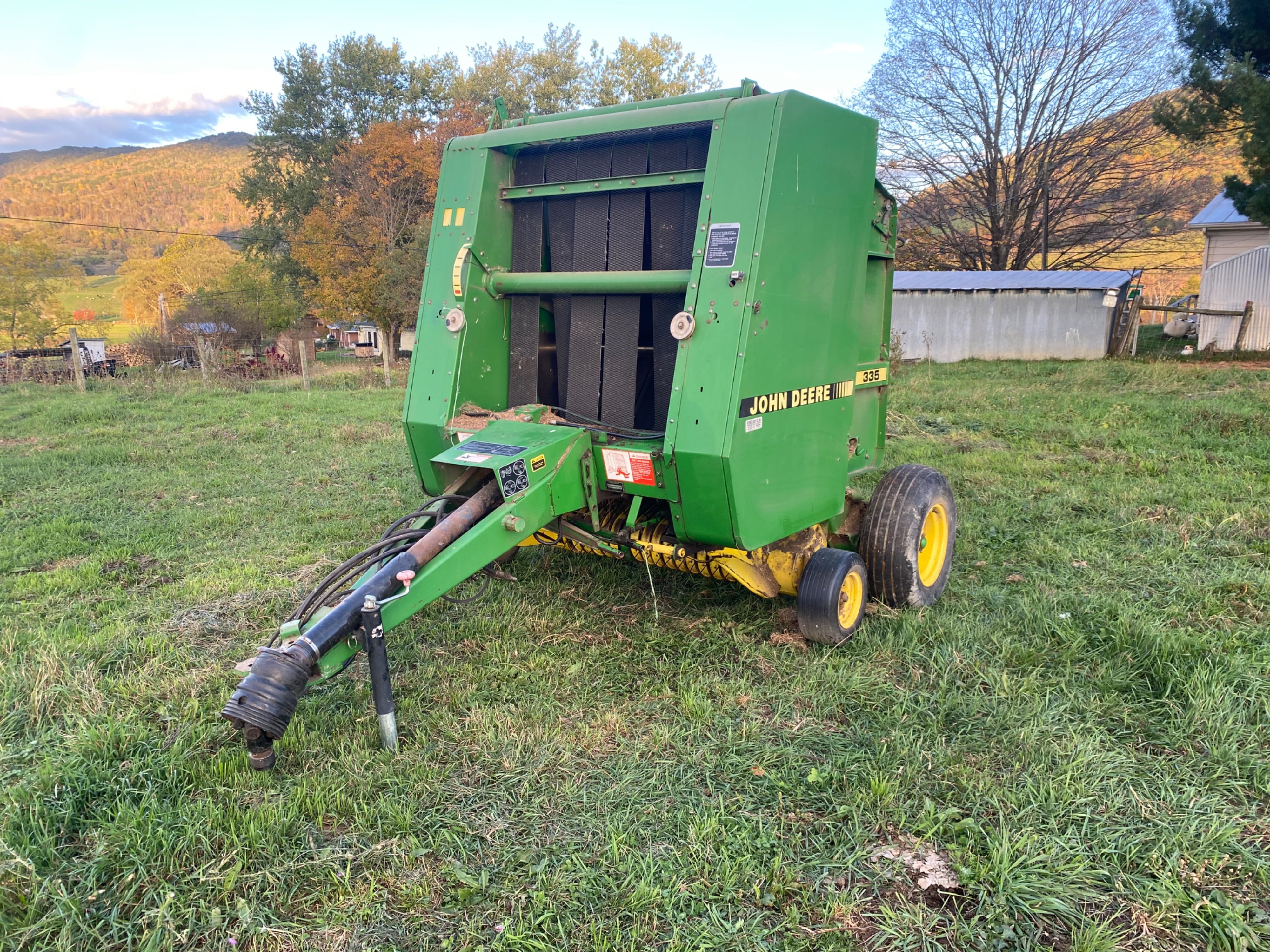 John Deere 335 Equipment Image0