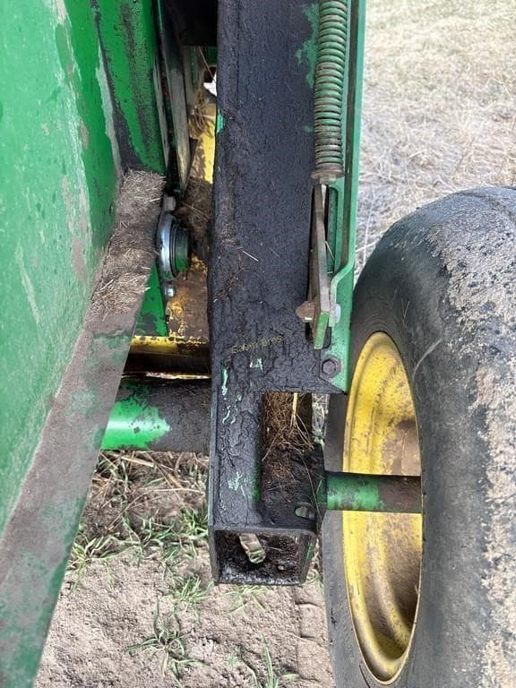 Image of John Deere 335 equipment image 4