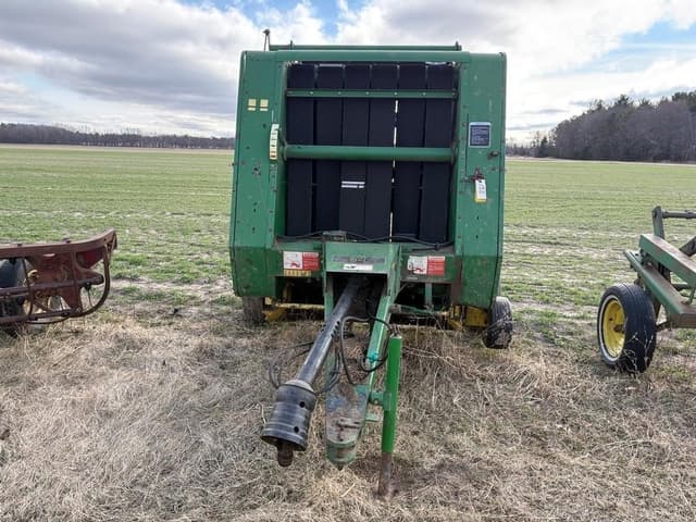 Image of John Deere 335 equipment image 1