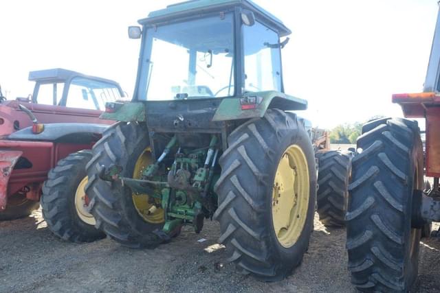 Image of John Deere 3350 equipment image 2