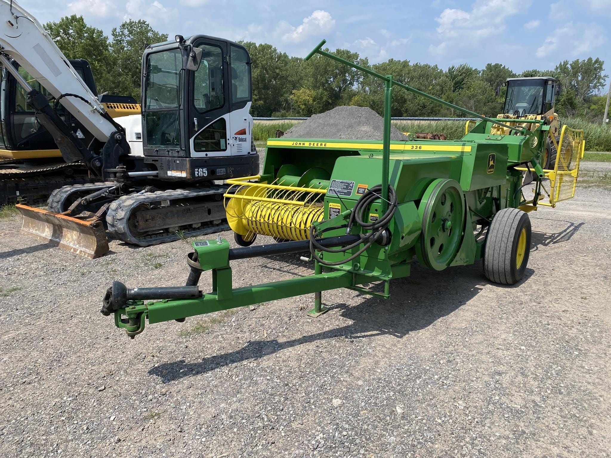John Deere 336 Equipment Image0