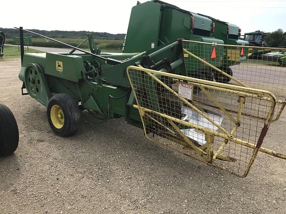 Image of John Deere 336 equipment image 4