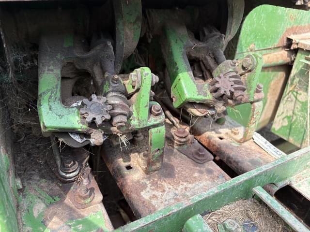 Image of John Deere 336 equipment image 4