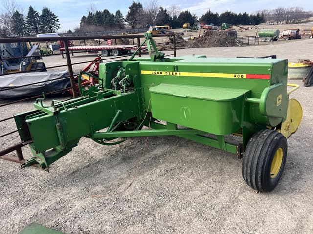 Image of John Deere 336 equipment image 3