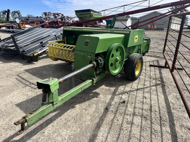 Image of John Deere 336 equipment image 1