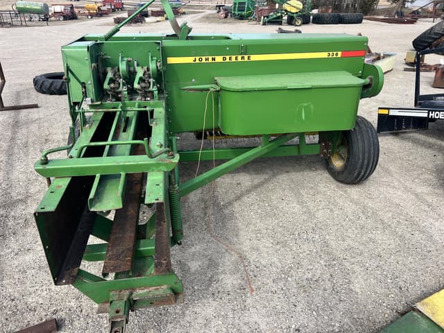 Image of John Deere 336 equipment image 4