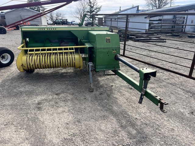 Image of John Deere 336 equipment image 2