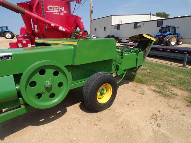 Image of John Deere 336 equipment image 3