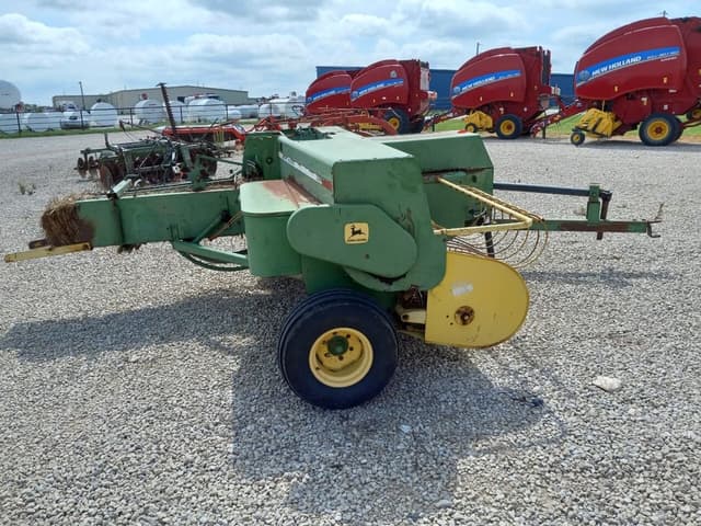 Image of John Deere 336 equipment image 1