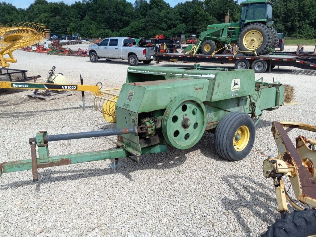John Deere 336 Equipment Image0
