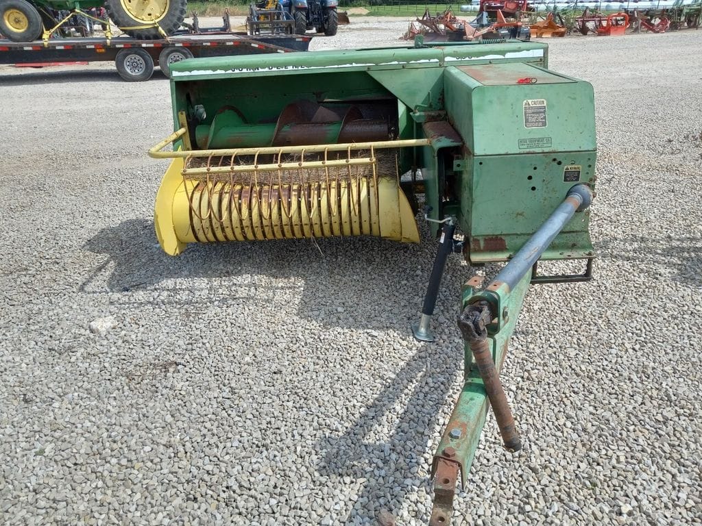 John Deere 336 Equipment Image0