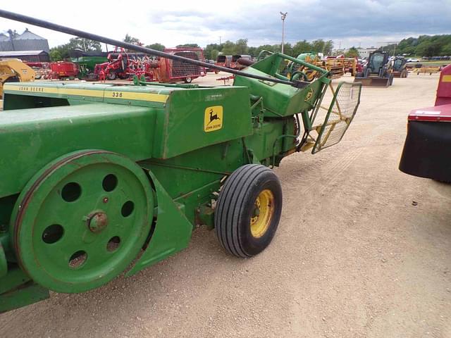 Image of John Deere 336 equipment image 3