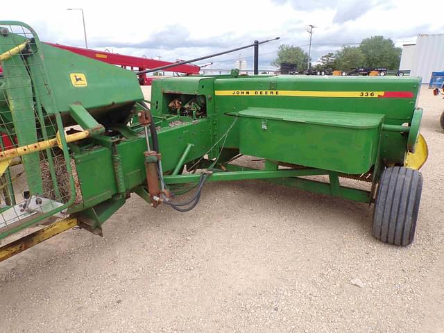 Image of John Deere 336 equipment image 4