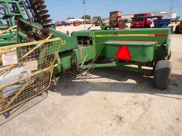Image of John Deere 336 equipment image 4