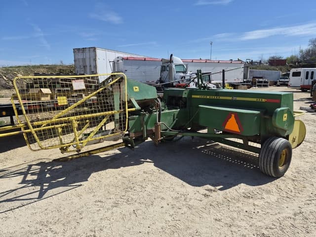 Image of John Deere 336 equipment image 4