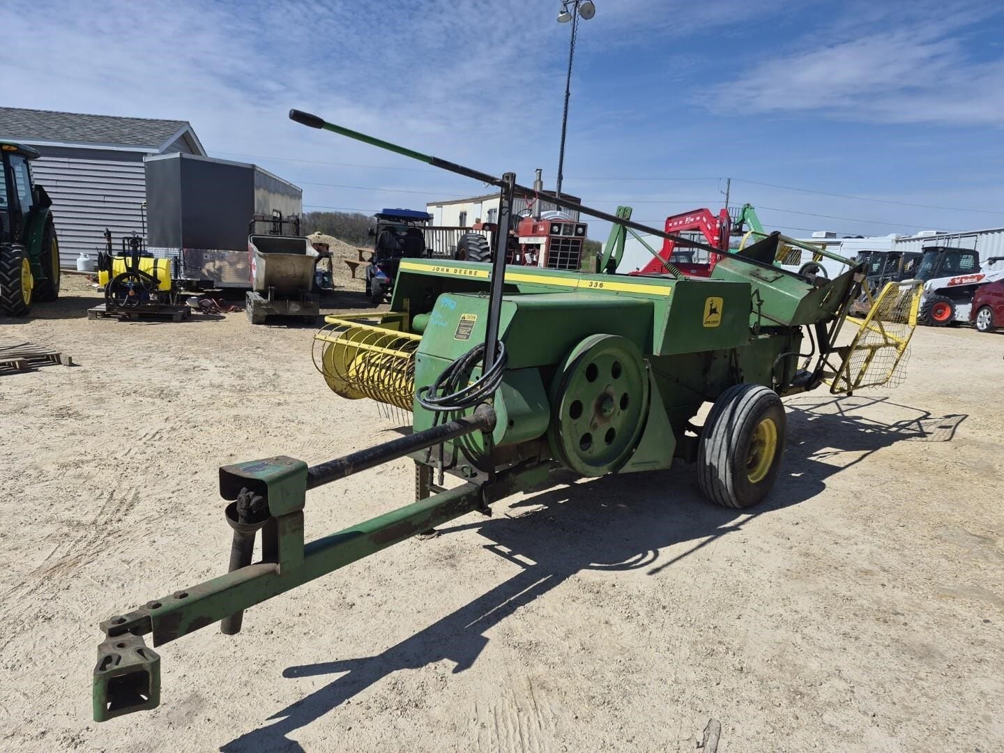 John Deere 336 Equipment Image0