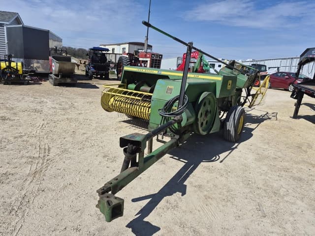 Image of John Deere 336 equipment image 1