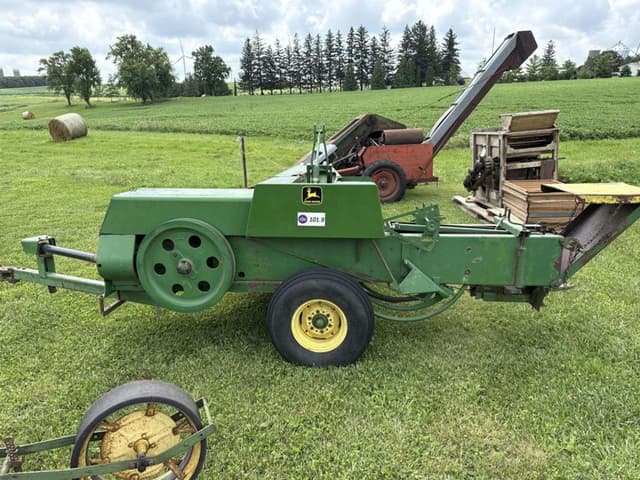 Image of John Deere 336 equipment image 4