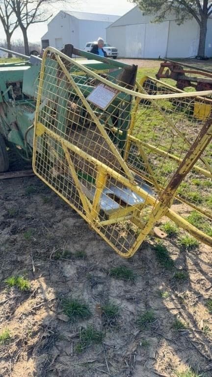 Image of John Deere 336 equipment image 4