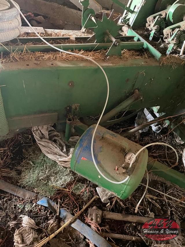 Image of John Deere 336 equipment image 3