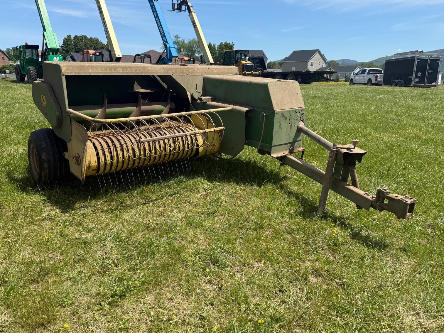John Deere 336 Equipment Image0