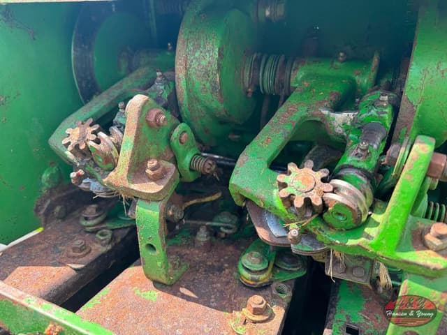 Image of John Deere 336 equipment image 4