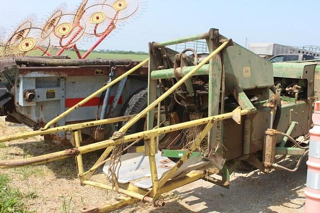 Image of John Deere 336 equipment image 4
