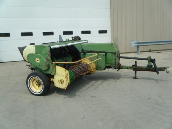 John Deere 336 Equipment Image0
