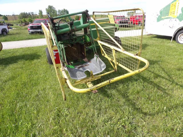 Image of John Deere 336 equipment image 3