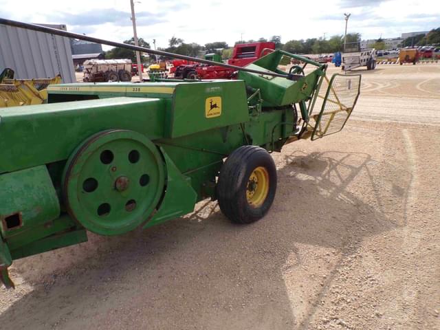 Image of John Deere 336 equipment image 3
