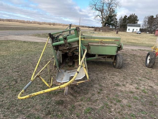 Image of John Deere 336 equipment image 2
