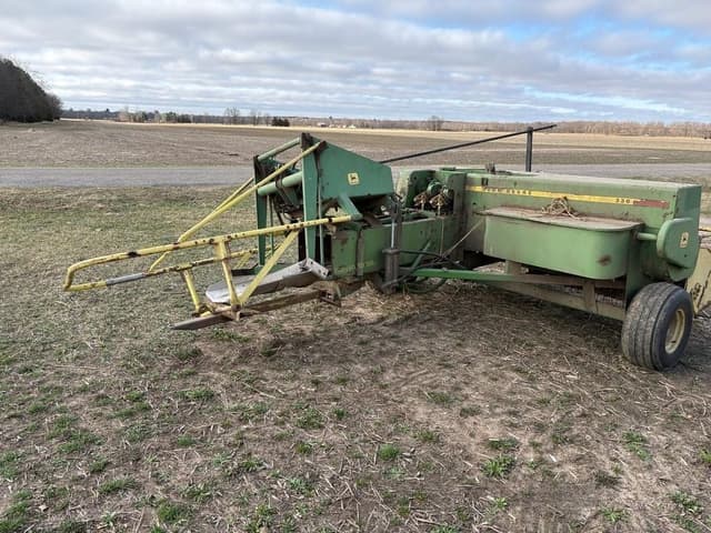 Image of John Deere 336 equipment image 1