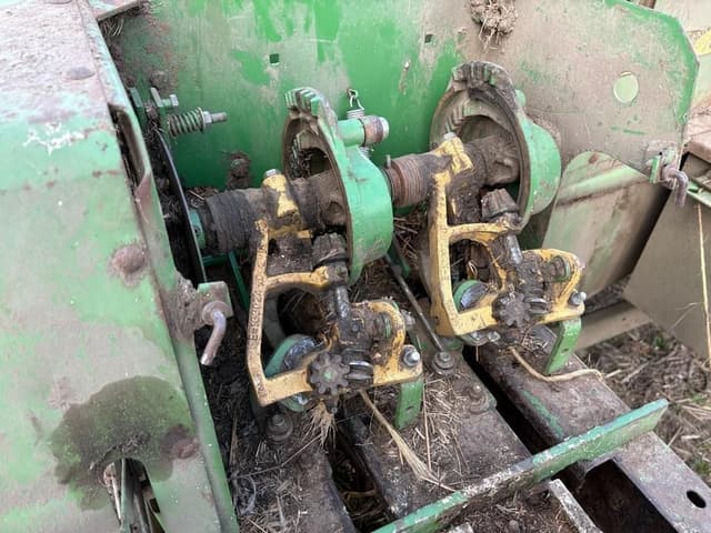 Image of John Deere 336 equipment image 4