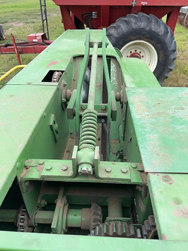 Image of John Deere 336 equipment image 4