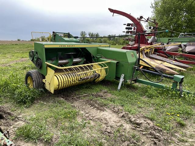 Image of John Deere 336 equipment image 2