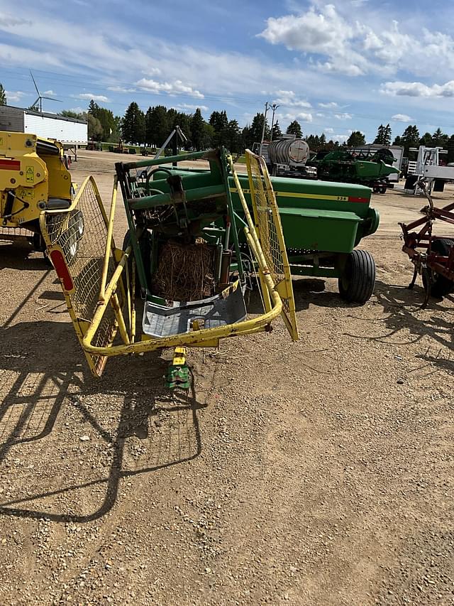 Image of John Deere 336 equipment image 3
