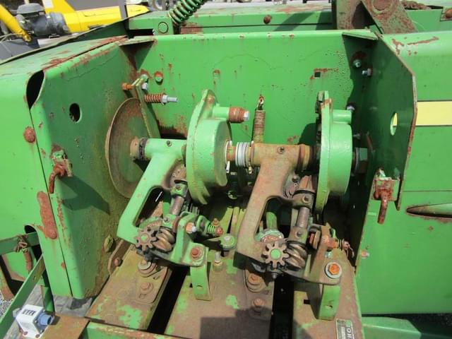 Image of John Deere 336 equipment image 4