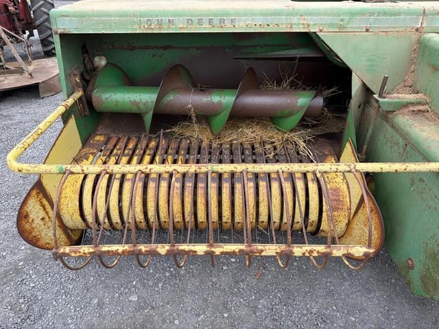 Image of John Deere 336 equipment image 3