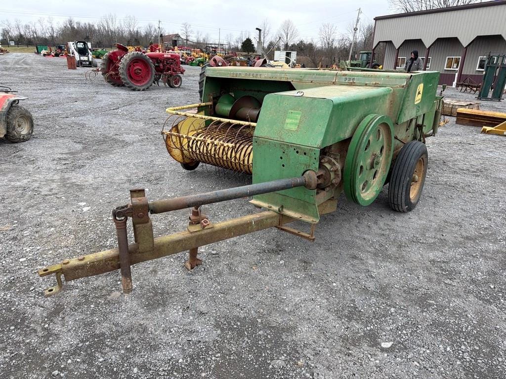 John Deere 336 Equipment Image0