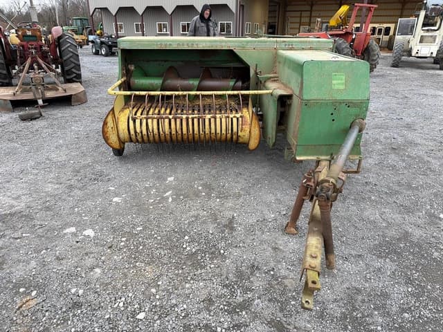 Image of John Deere 336 equipment image 2