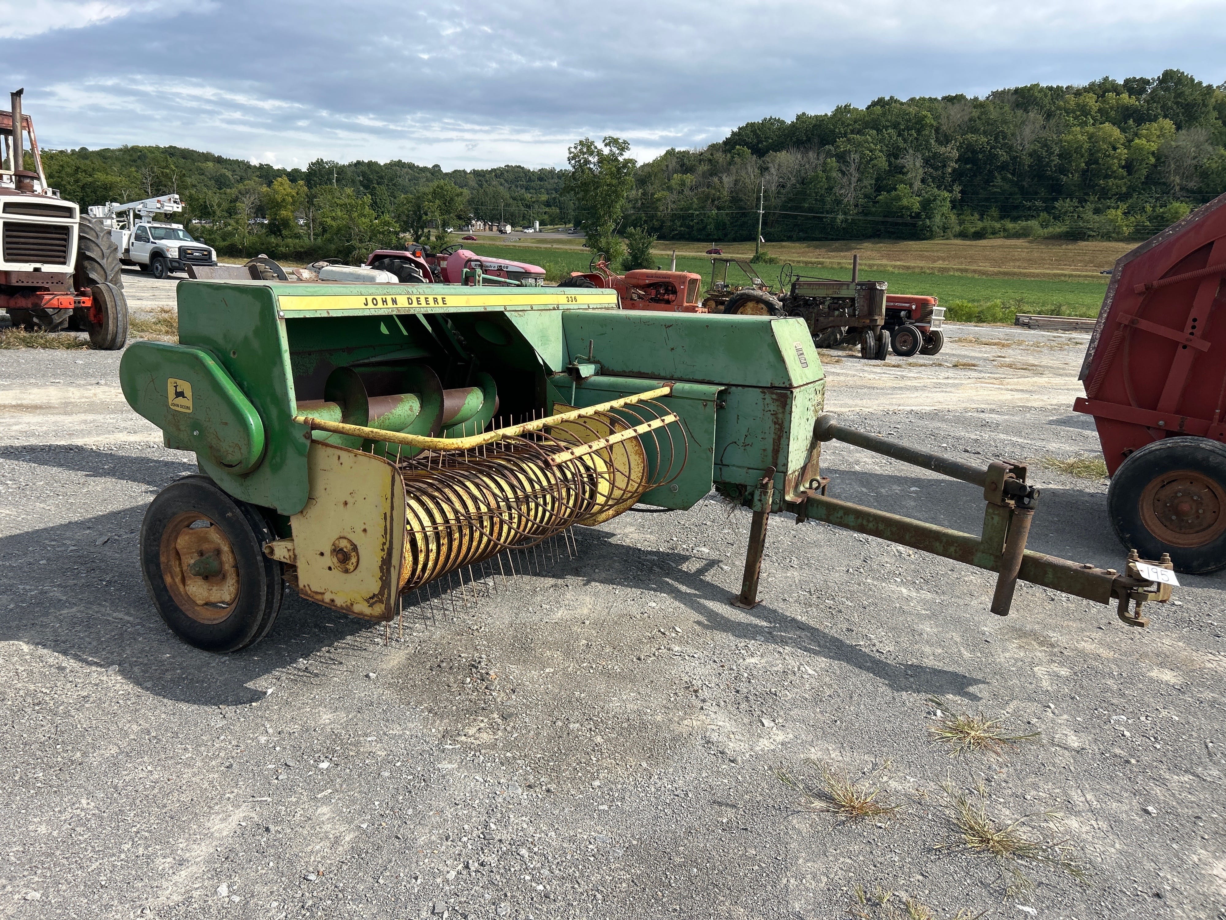 John Deere 336 Equipment Image0