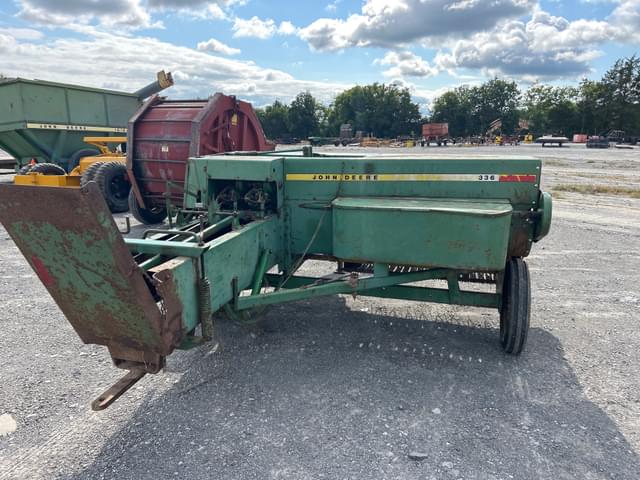 Image of John Deere 336 equipment image 4
