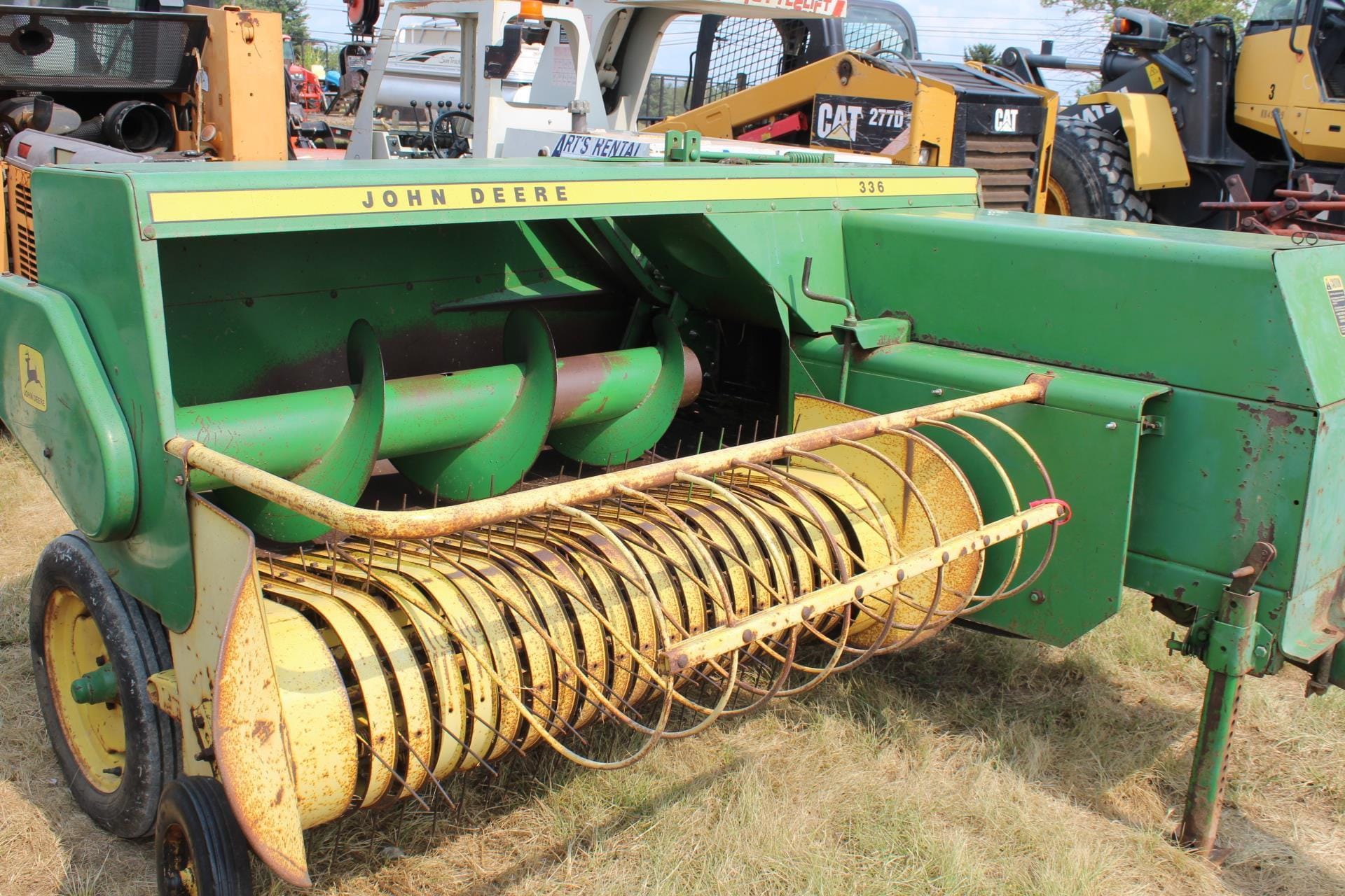 John Deere 336 Equipment Image0