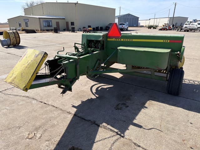 Image of John Deere 336 equipment image 2