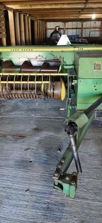 John Deere 336 Equipment Image0