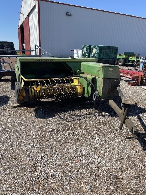 John Deere 336 Equipment Image0