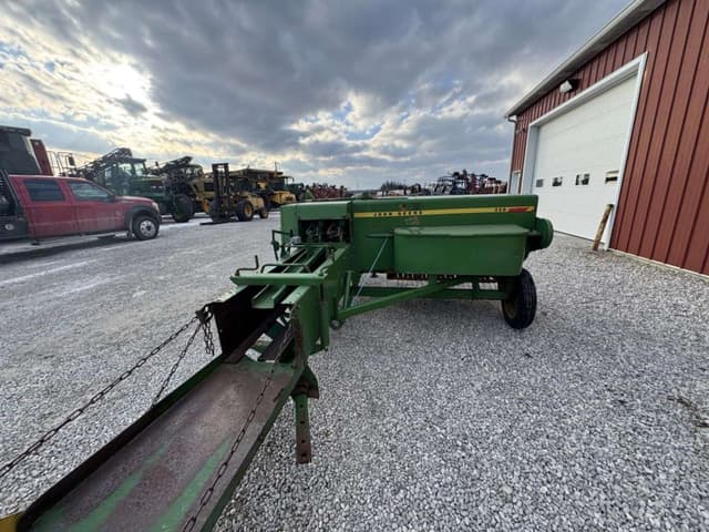 Image of John Deere 336 equipment image 4